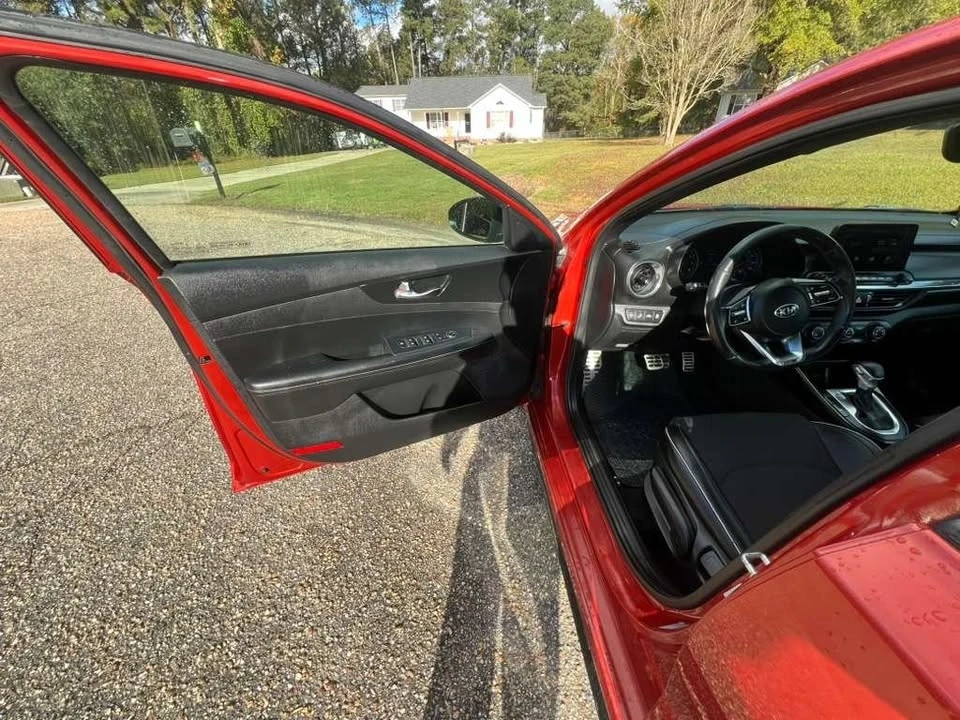 2022 Kia Forte - Image 9 of 17