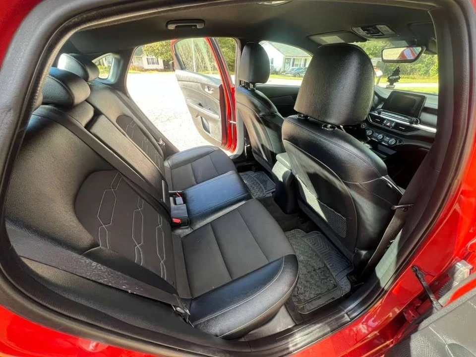 2022 Kia Forte - Image 10 of 17