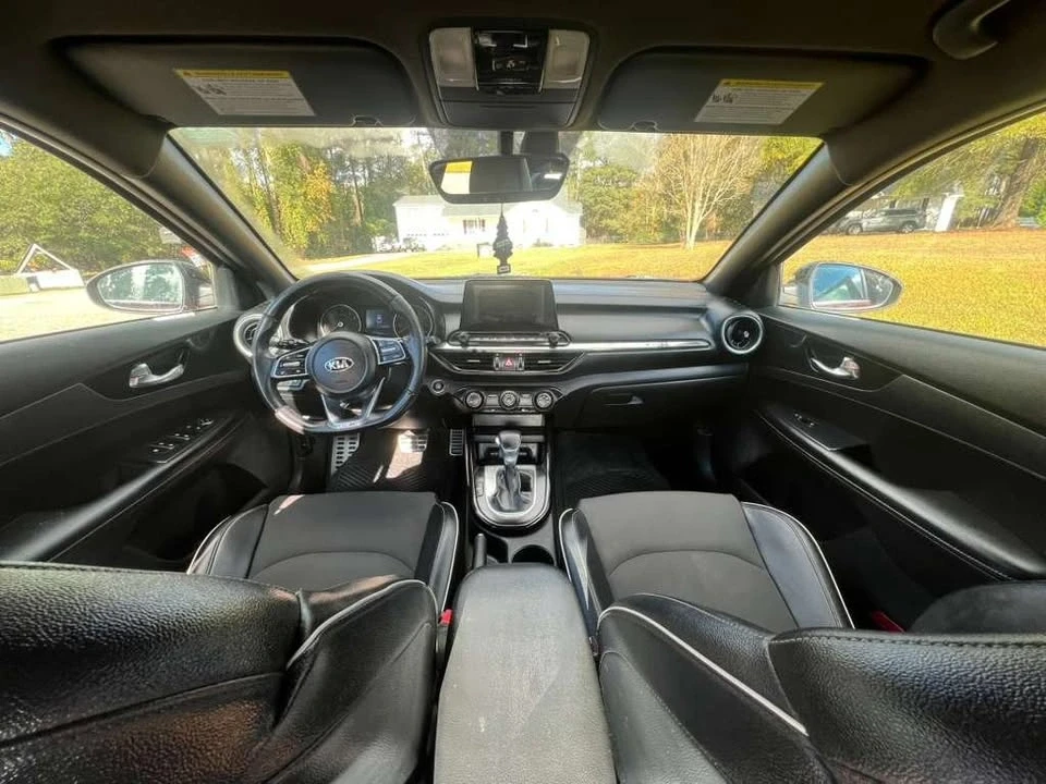 2022 Kia Forte - Image 11 of 17