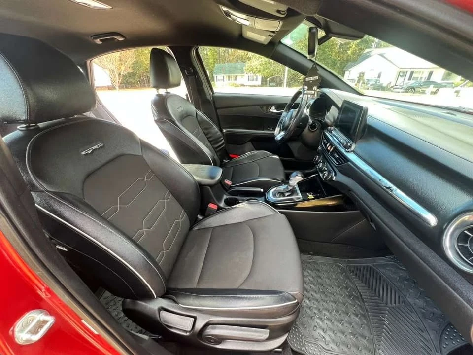 2022 Kia Forte - Image 16 of 17