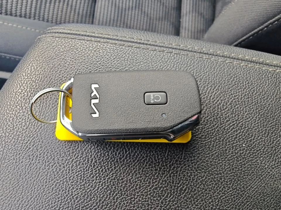 2022 Kia Niro - Image 16 of 19