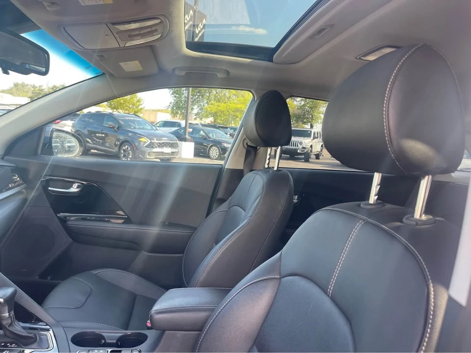 2022 Kia Niro - Image 8 of 11