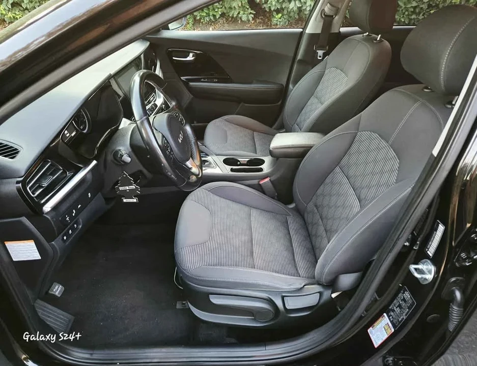 2022 Kia Niro - Image 10 of 15