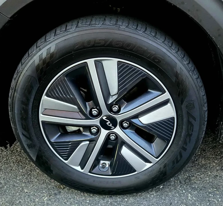 2022 Kia Niro - Image 15 of 15