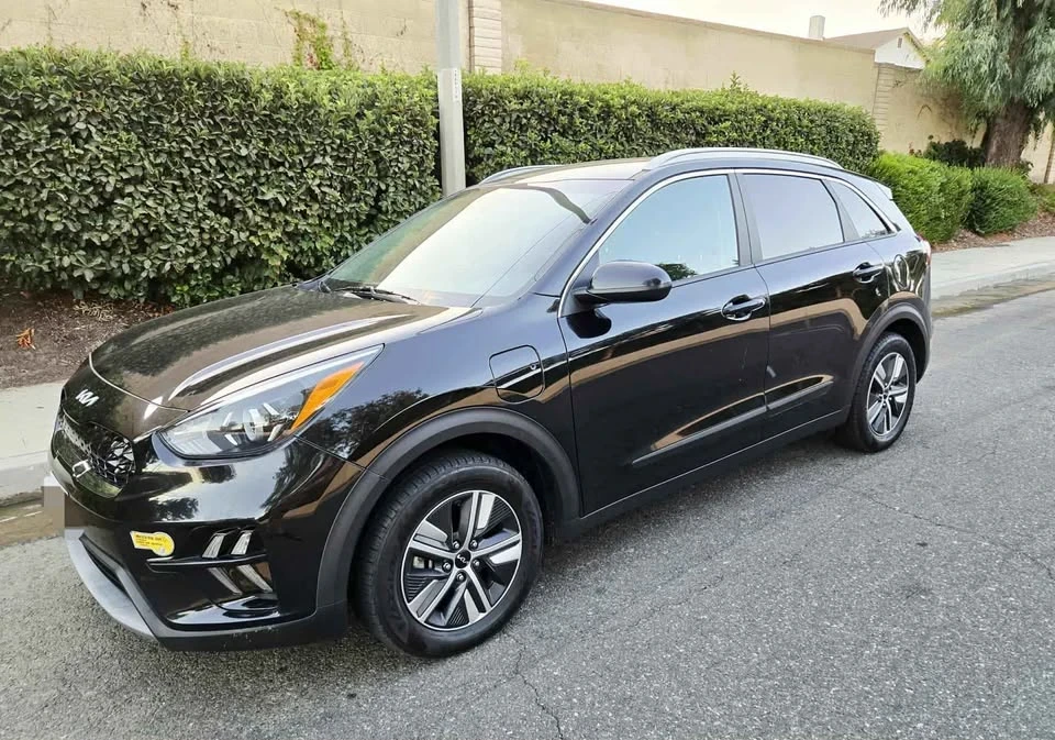 2022 Kia Niro - Image 2 of 15