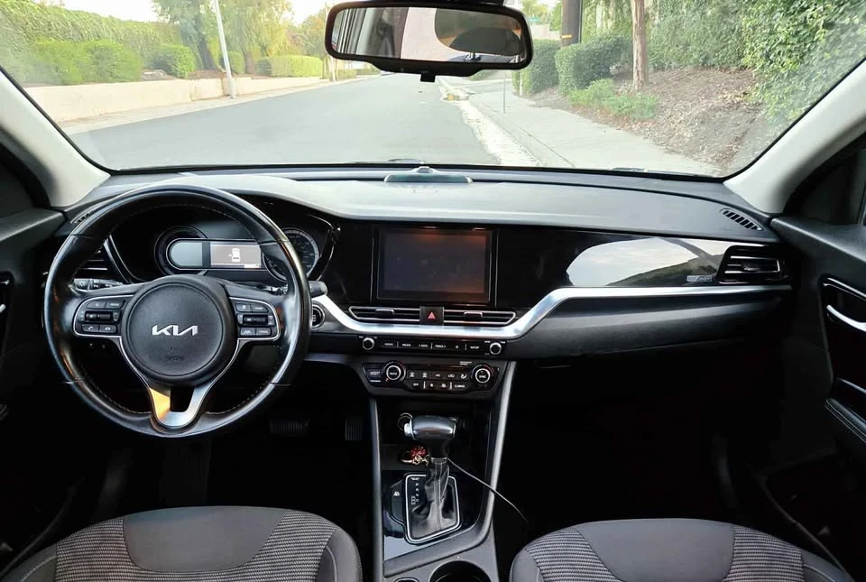 2022 Kia Niro - Image 9 of 15