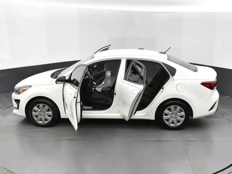 2022 Kia Rio - Image 3 of 15