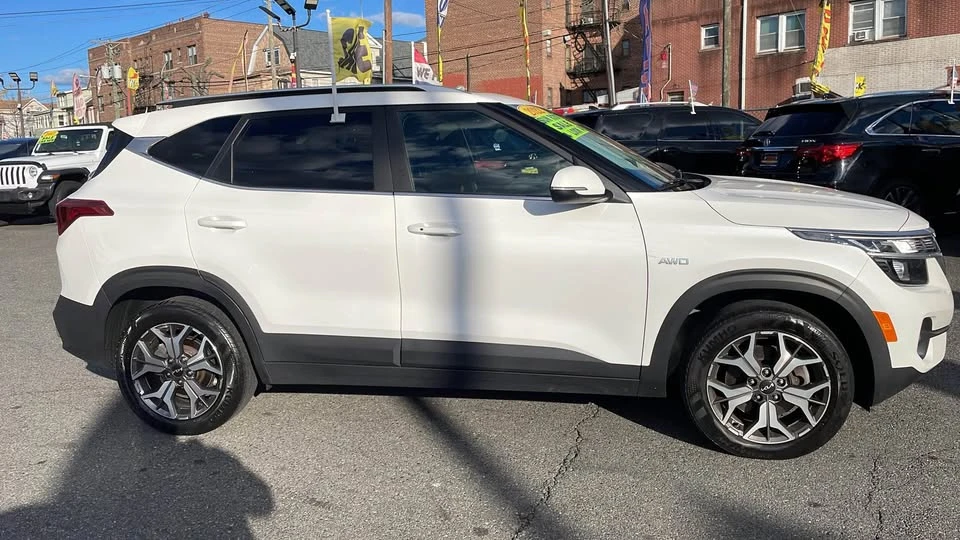 2022 Kia Seltos - Image 2 of 7