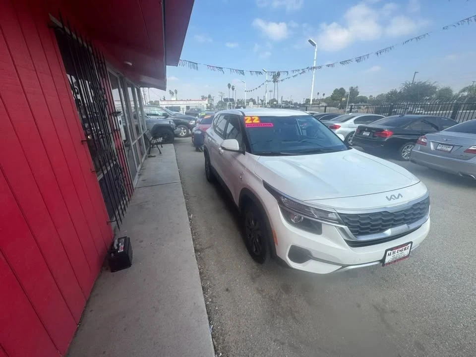 2022 Kia Seltos - Image 4 of 10