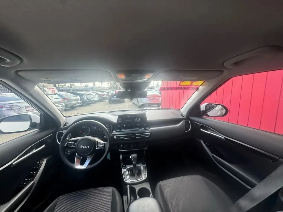 2022 Kia Seltos - Image 8 of 10