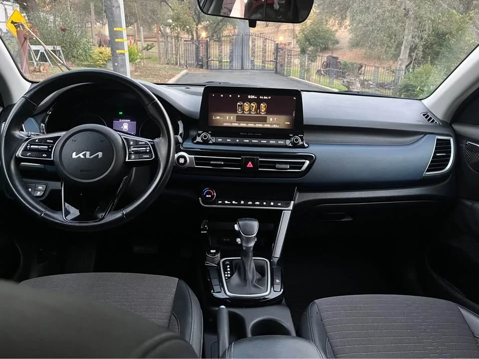 2022 Kia Seltos - Image 8 of 10