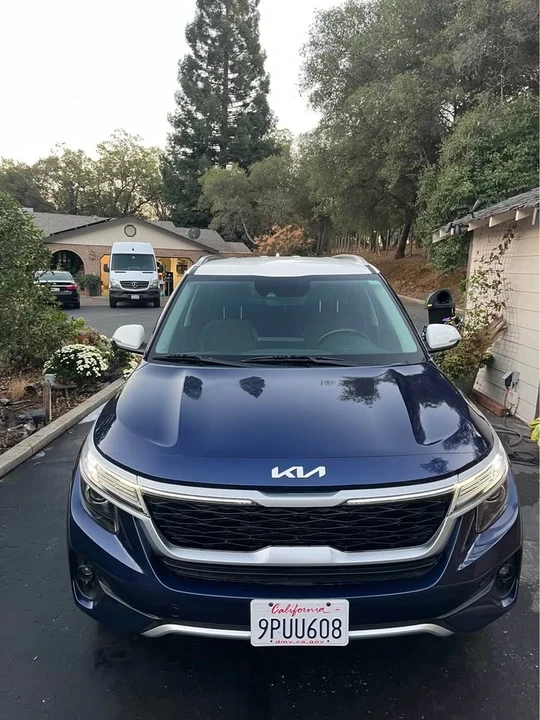 2022 Kia Seltos - Image 2 of 10