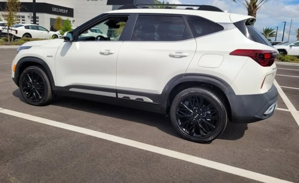 2022 Kia Seltos - Image 4 of 12