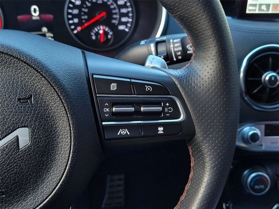 2022 Kia Stinger - Image 18 of 20