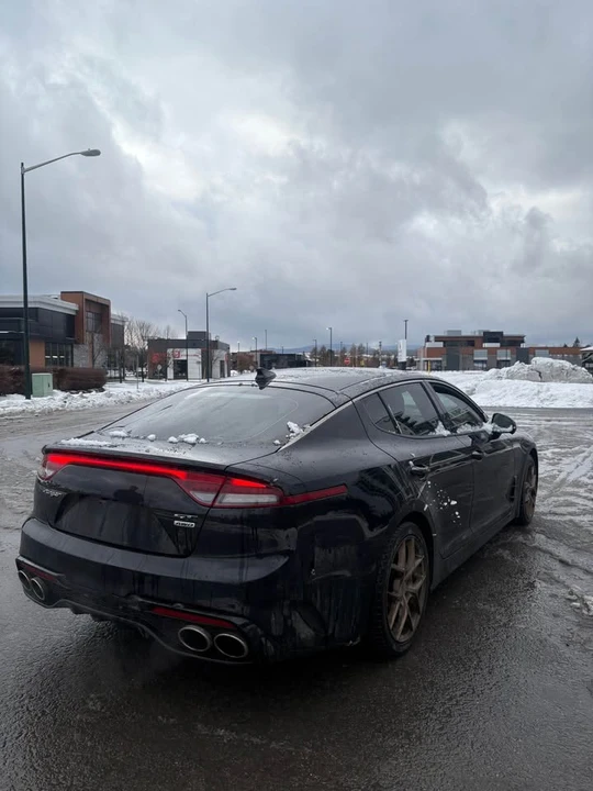 2022 Kia Stinger - Image 2 of 11