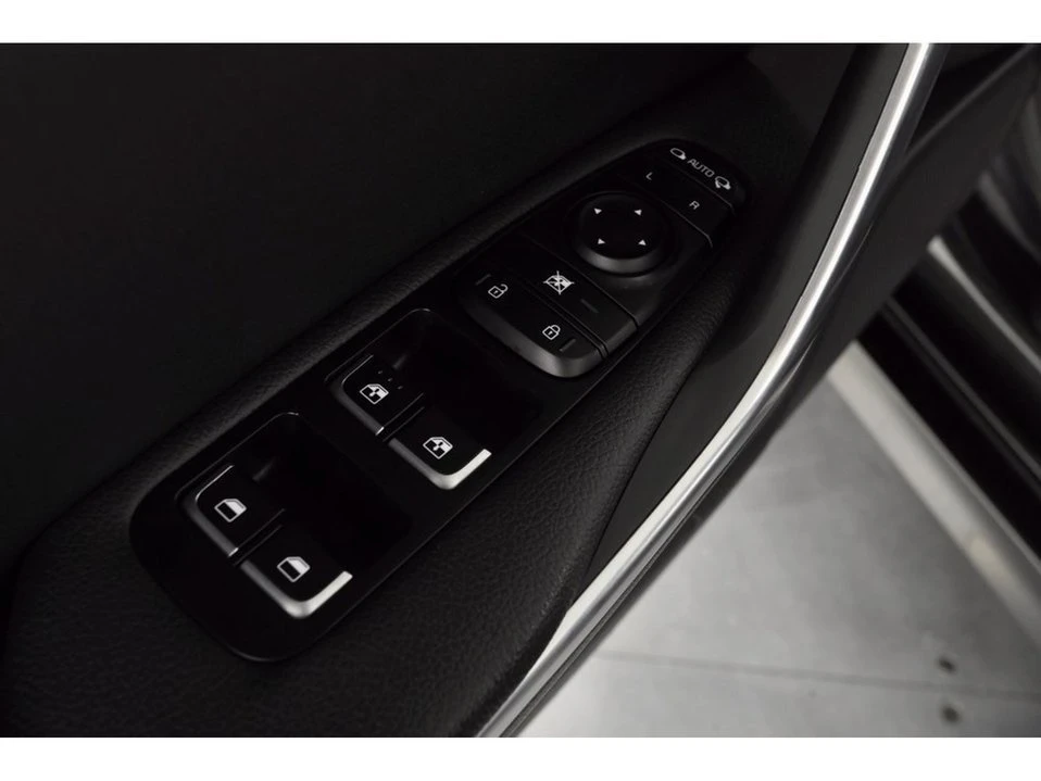 2022 Kia Stinger - Image 17 of 19