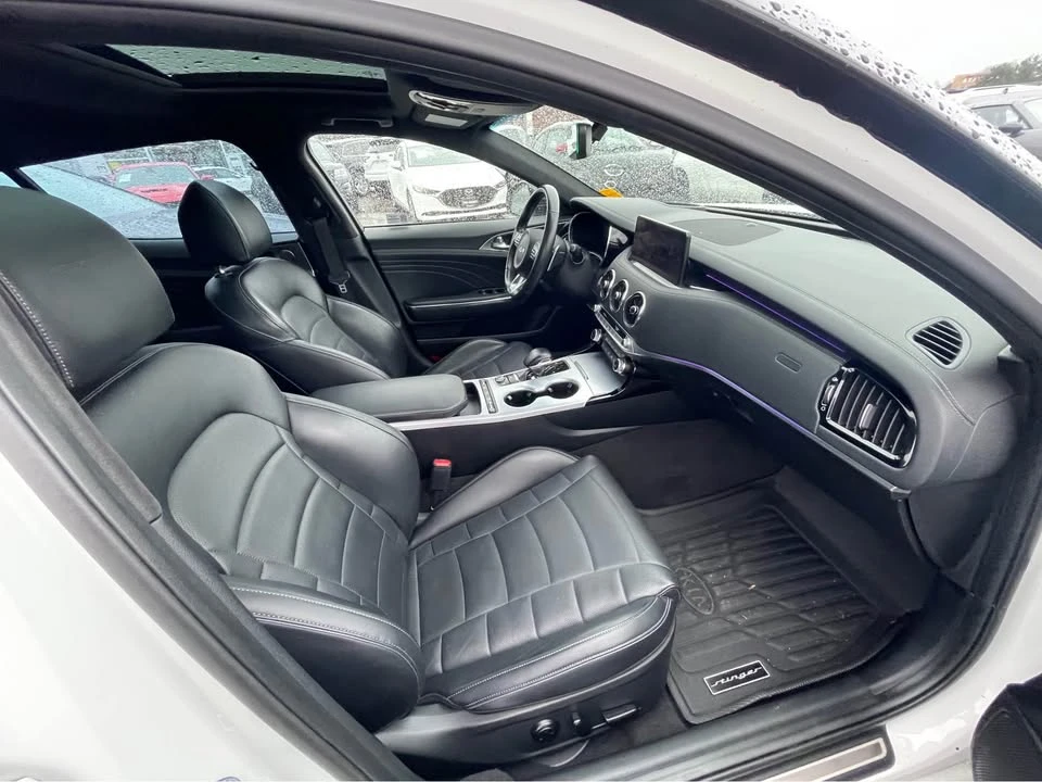 2022 Kia Stinger - Image 2 of 7