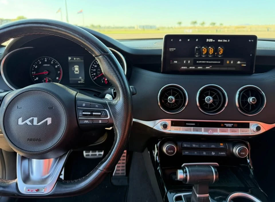 2022 Kia Stinger - Image 10 of 13
