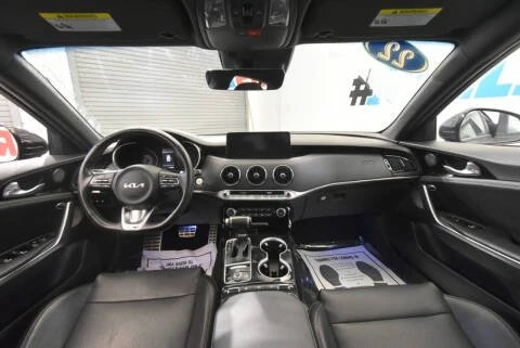 2022 Kia Stinger - Image 10 of 11