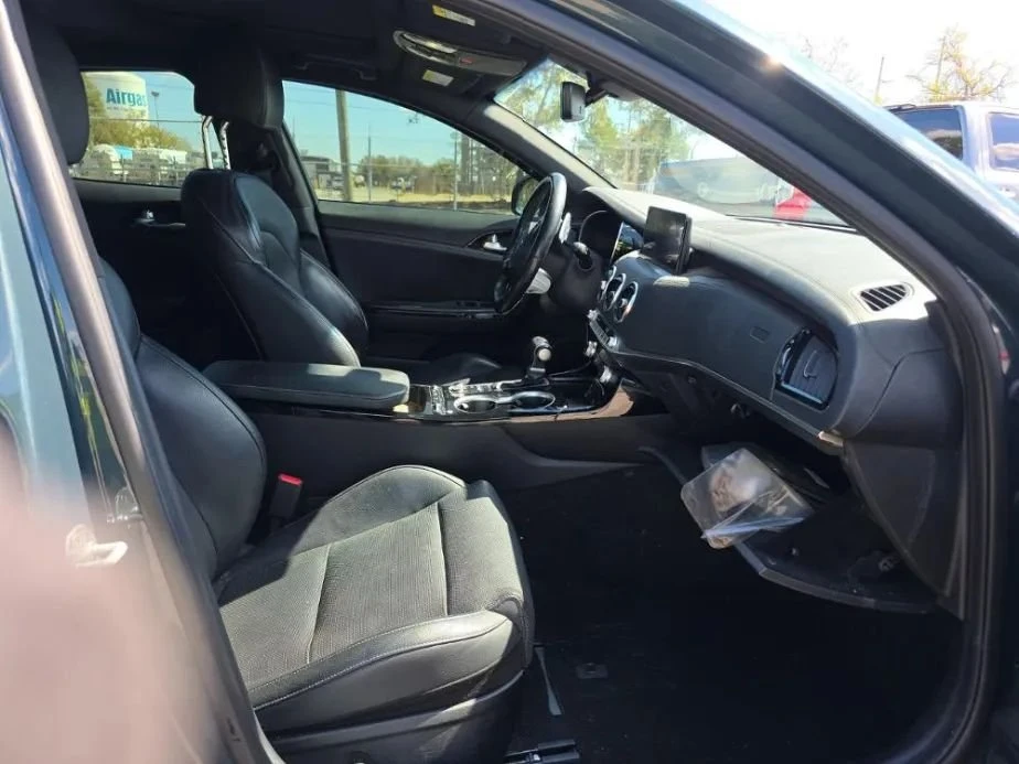 2022 Kia Stinger - Image 8 of 10