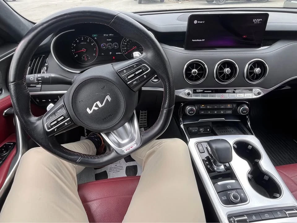 2022 Kia Stinger - Image 4 of 10