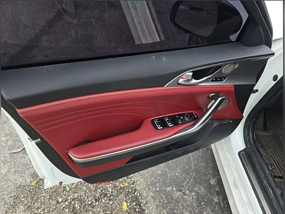 2022 Kia Stinger - Image 8 of 9