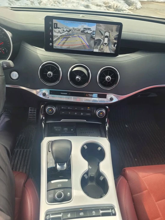 2022 Kia Stinger - Image 2 of 15