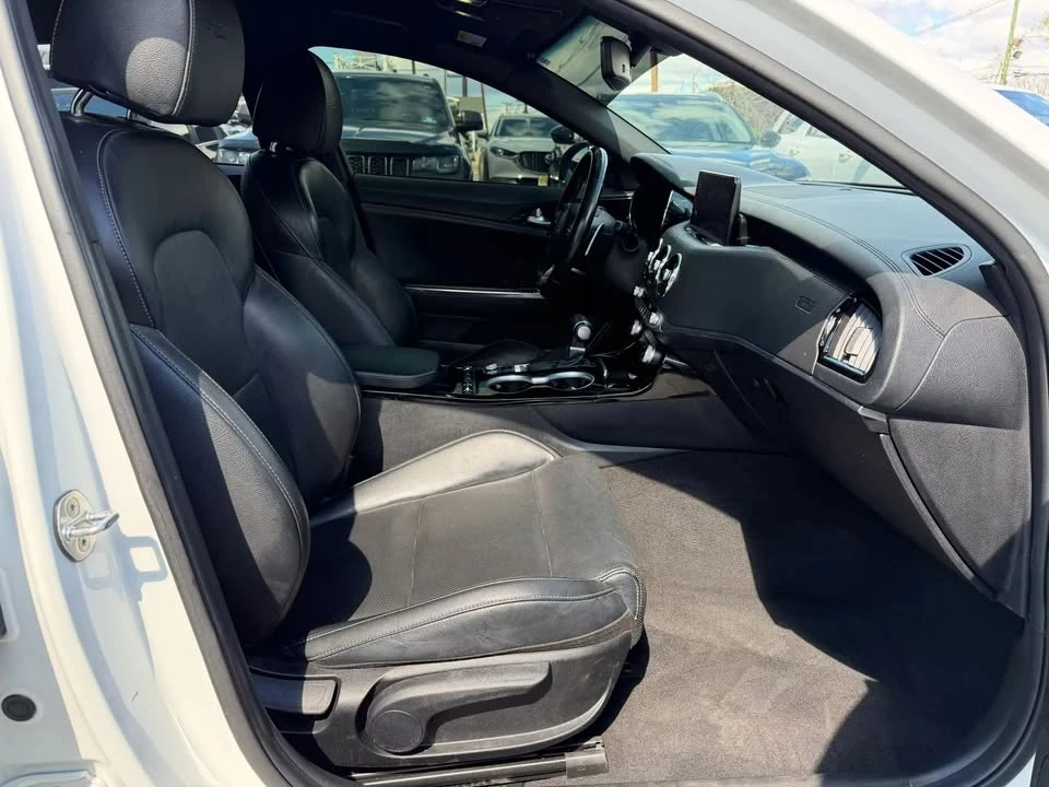 2022 Kia Stinger - Image 15 of 20