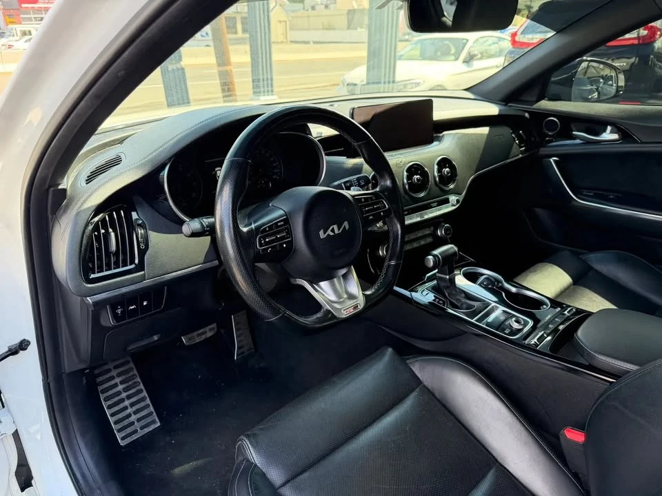 2022 Kia Stinger - Image 9 of 20
