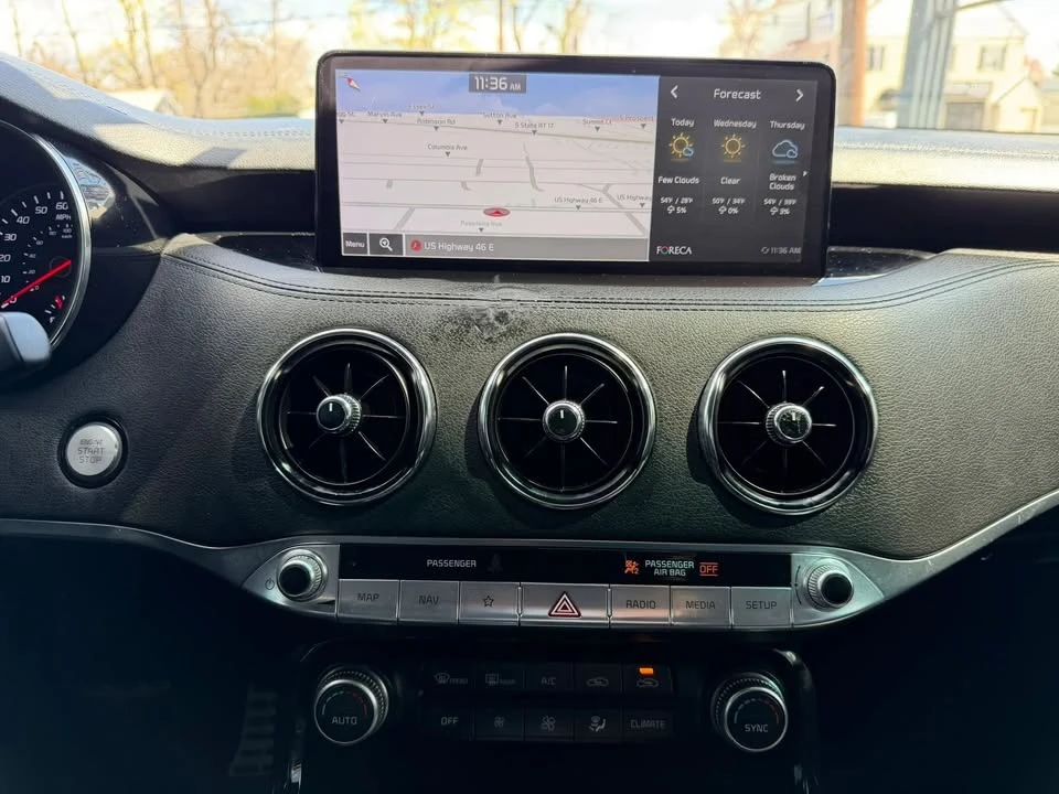 2022 Kia Stinger - Image 18 of 20
