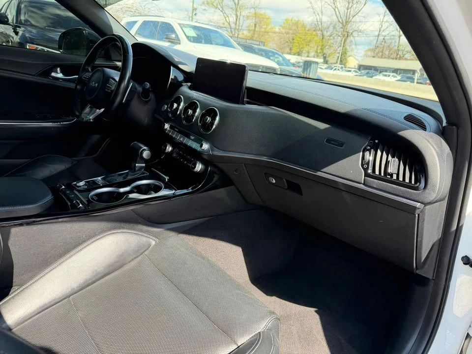 2022 Kia Stinger - Image 14 of 20