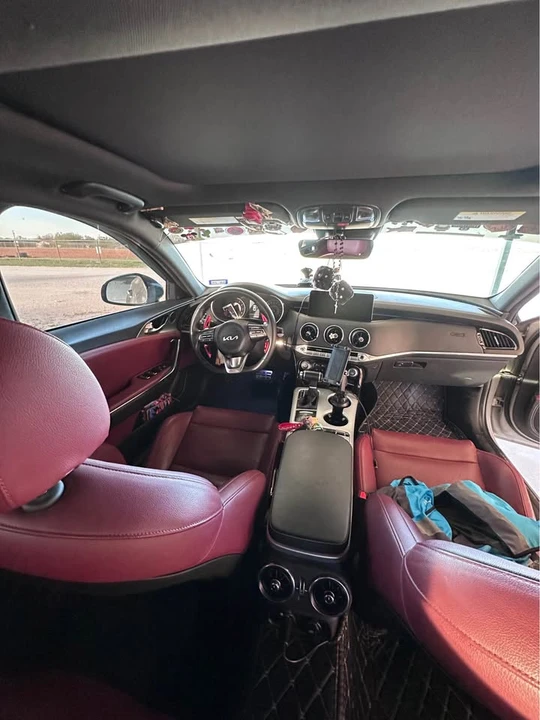 2022 Kia Stinger - Image 8 of 10