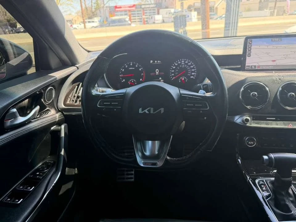 2022 Kia Stinger - Image 15 of 19