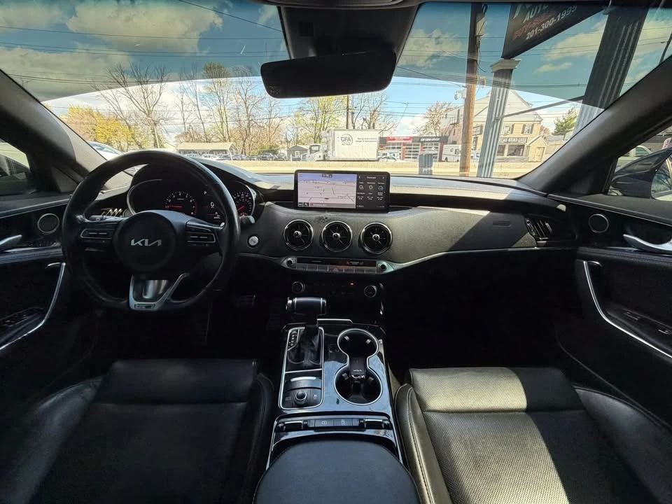 2022 Kia Stinger - Image 17 of 20