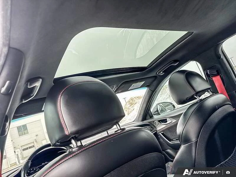 2022 Kia Stinger - Image 17 of 20