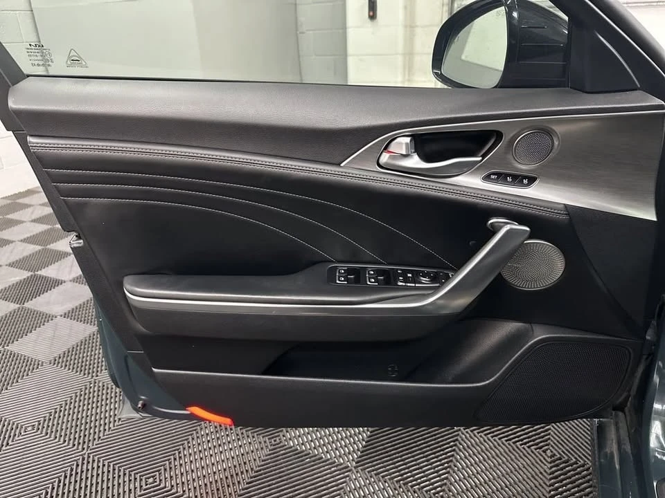 2022 Kia Stinger - Image 17 of 20