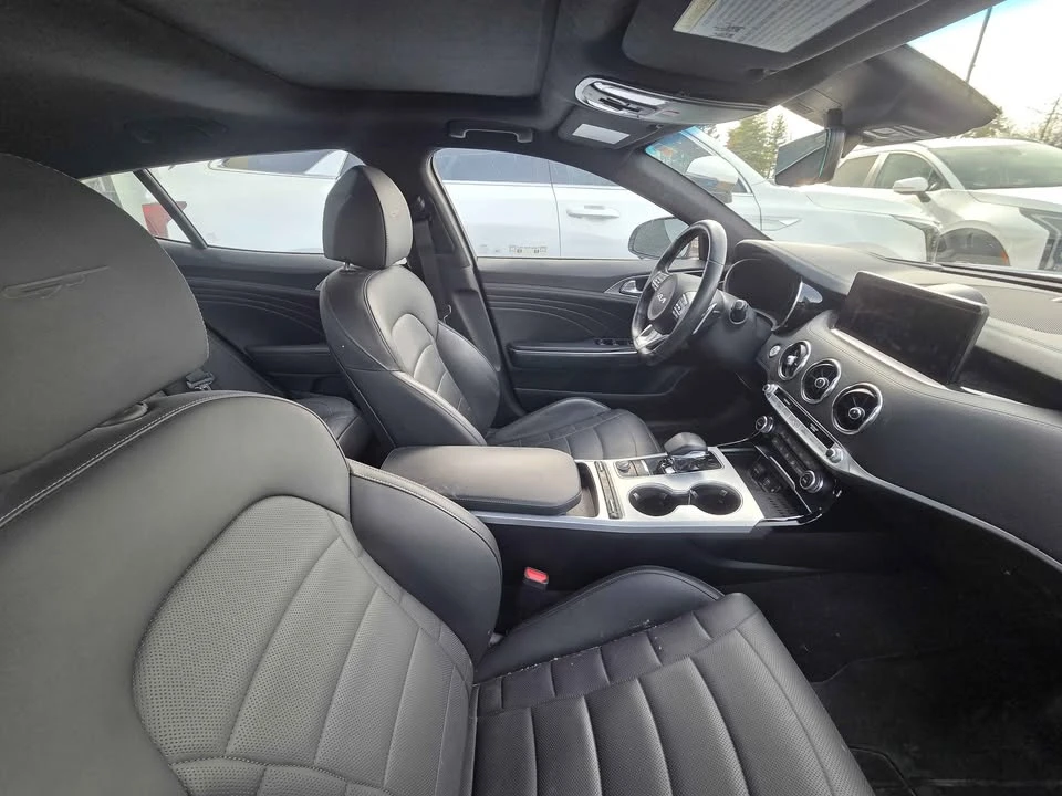 2022 Kia Stinger - Image 8 of 9