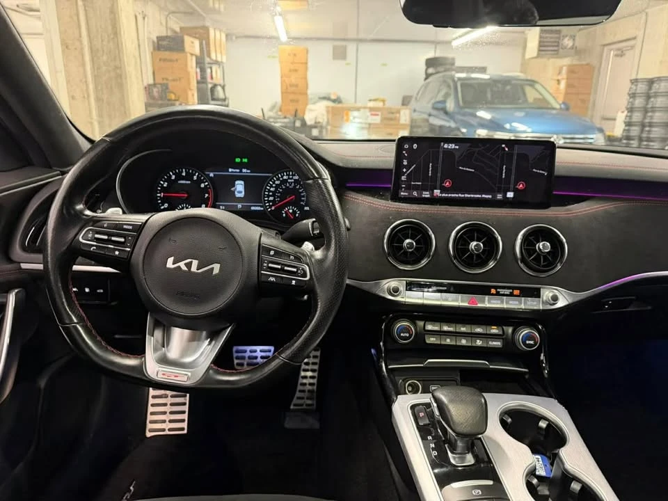 2022 Kia Stinger GT - Image 13 of 18