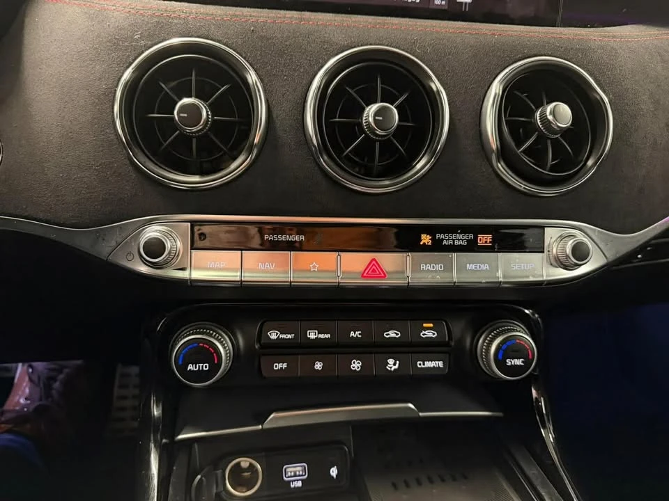 2022 Kia Stinger GT - Image 15 of 18