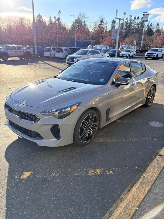 2022 Kia Stinger - Image 2 of 3