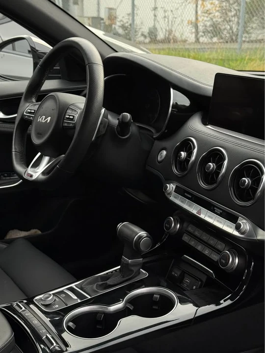 2022 Kia Stinger - Image 4 of 8