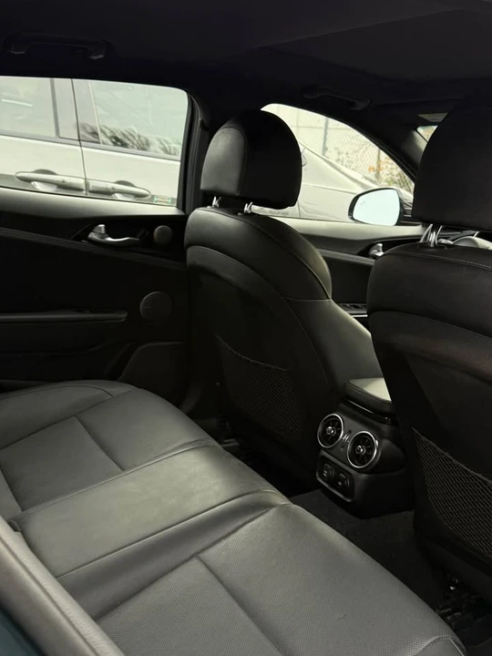2022 Kia Stinger - Image 7 of 8