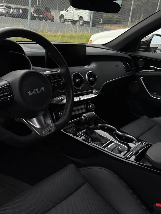2022 Kia Stinger - Image 5 of 8