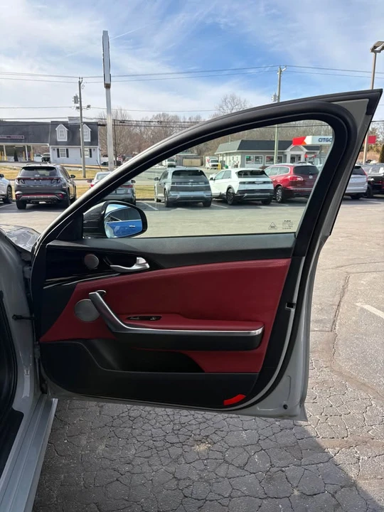 2022 Kia Stinger - Image 17 of 20