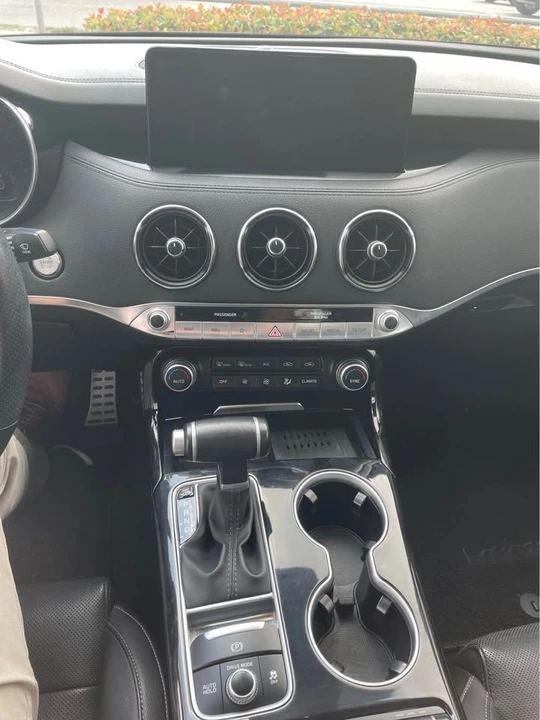 2022 Kia Stinger - Image 10 of 13