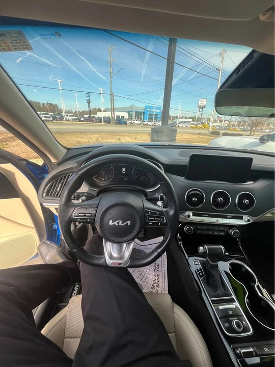 2022 Kia Stinger - Image 6 of 10