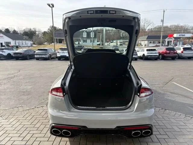 2022 Kia Stinger - Image 9 of 18