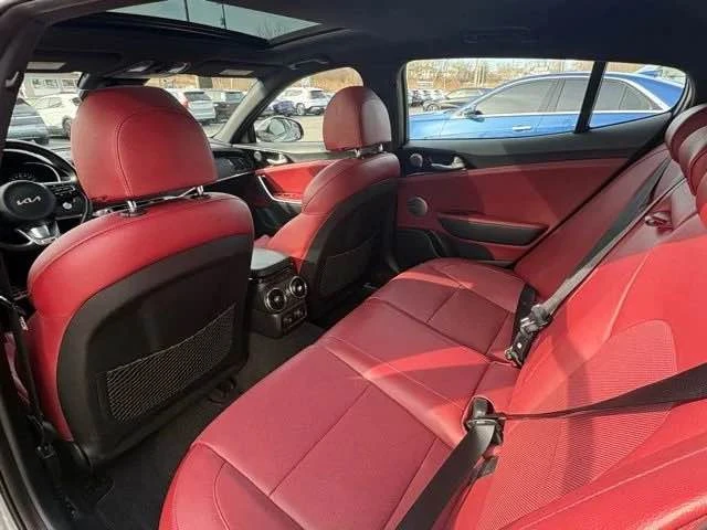 2022 Kia Stinger - Image 16 of 18
