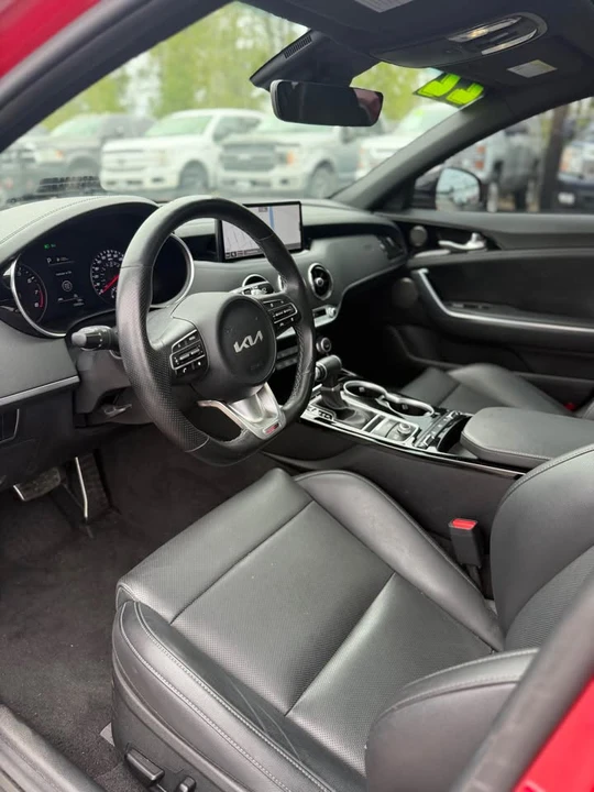 2022 Kia Stinger - Image 2 of 15