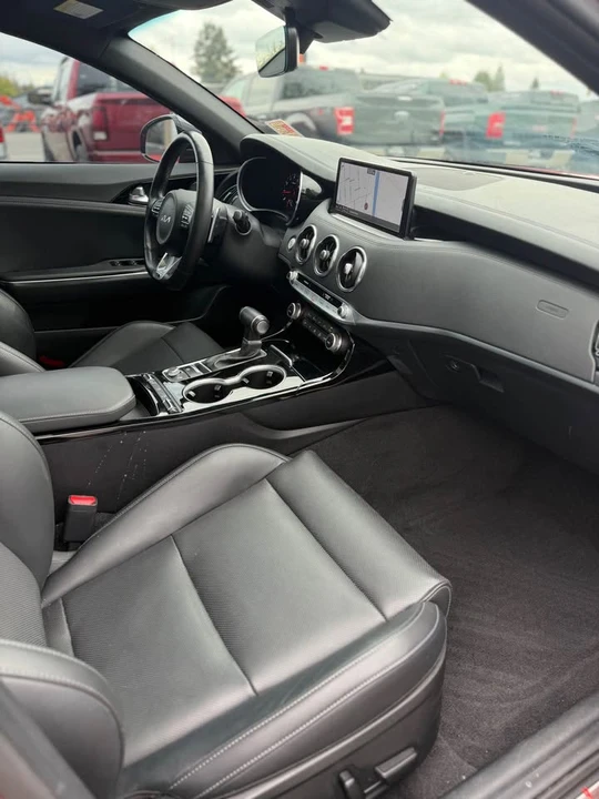 2022 Kia Stinger - Image 10 of 15